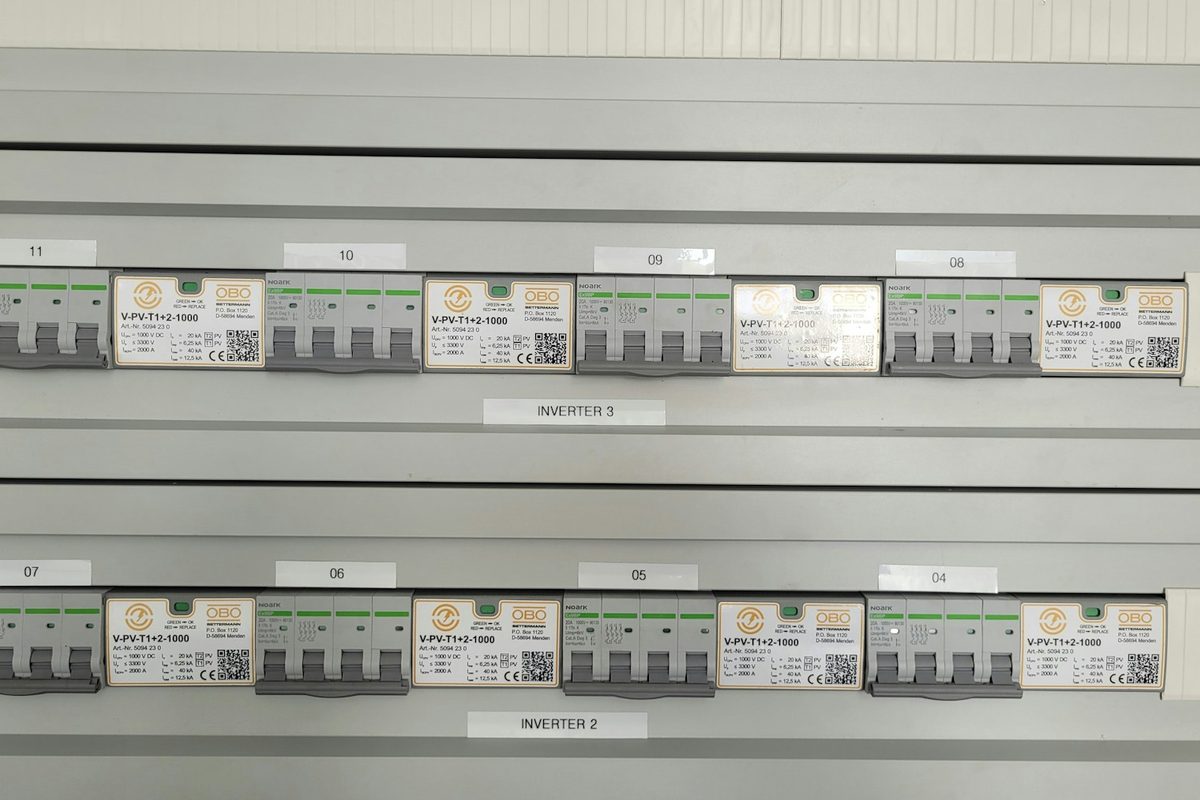 Tablero eléctrico con protecciones y marquillas por circuito